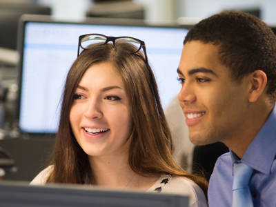 2 people looking at computer 800x800